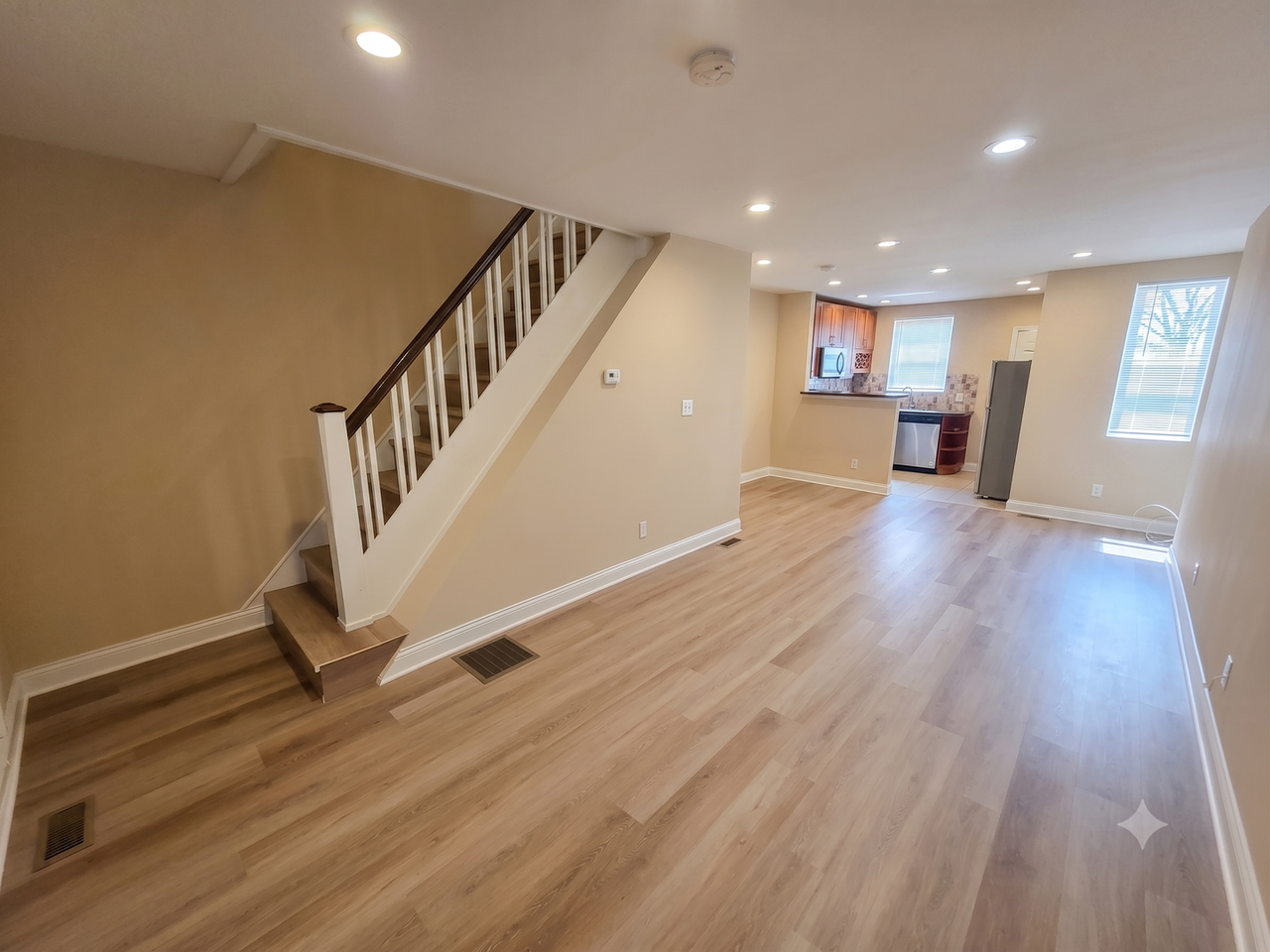 5951 Elsinore St - Photo 3 of 9