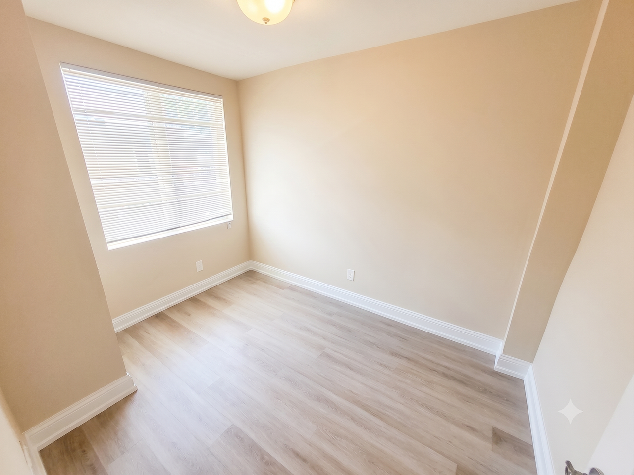 5951 Elsinore St - Photo 5 of 9