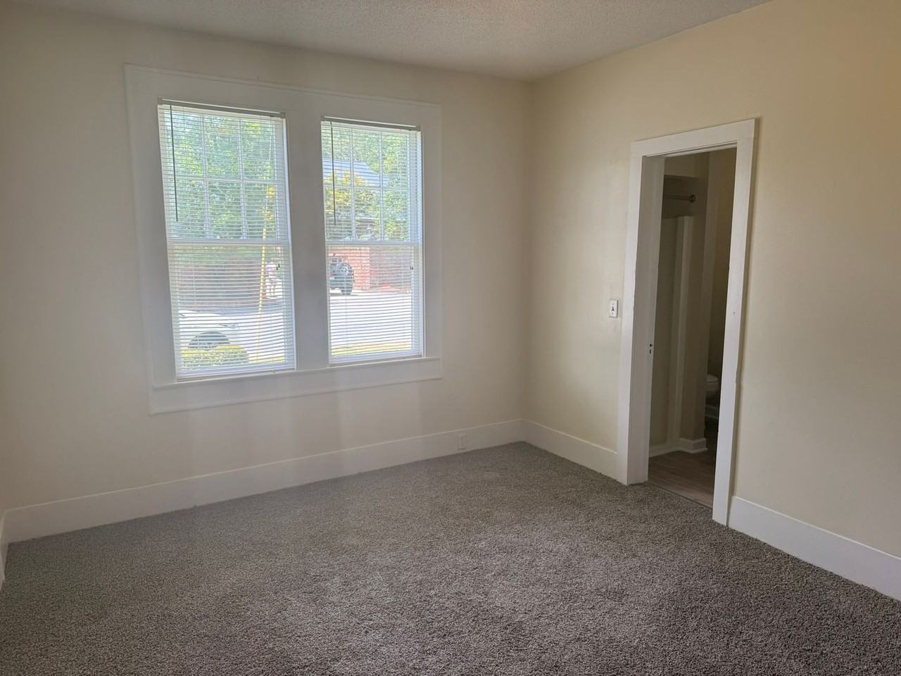 4001 Devine St - Photo 7 of 10