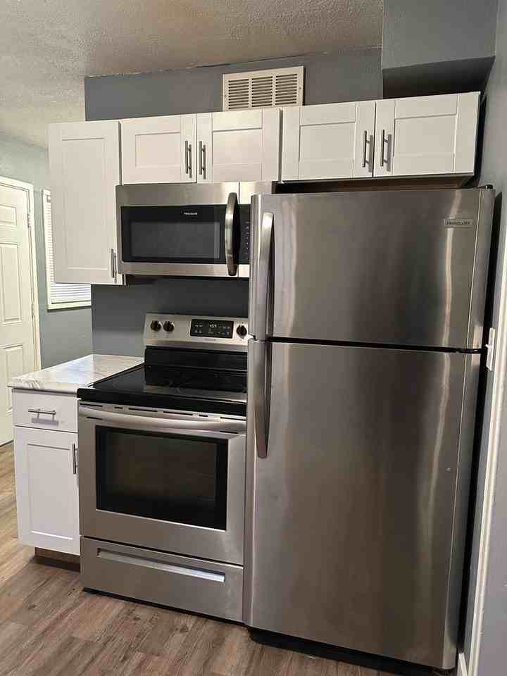 9549 Harrison St - Photo 6 of 8