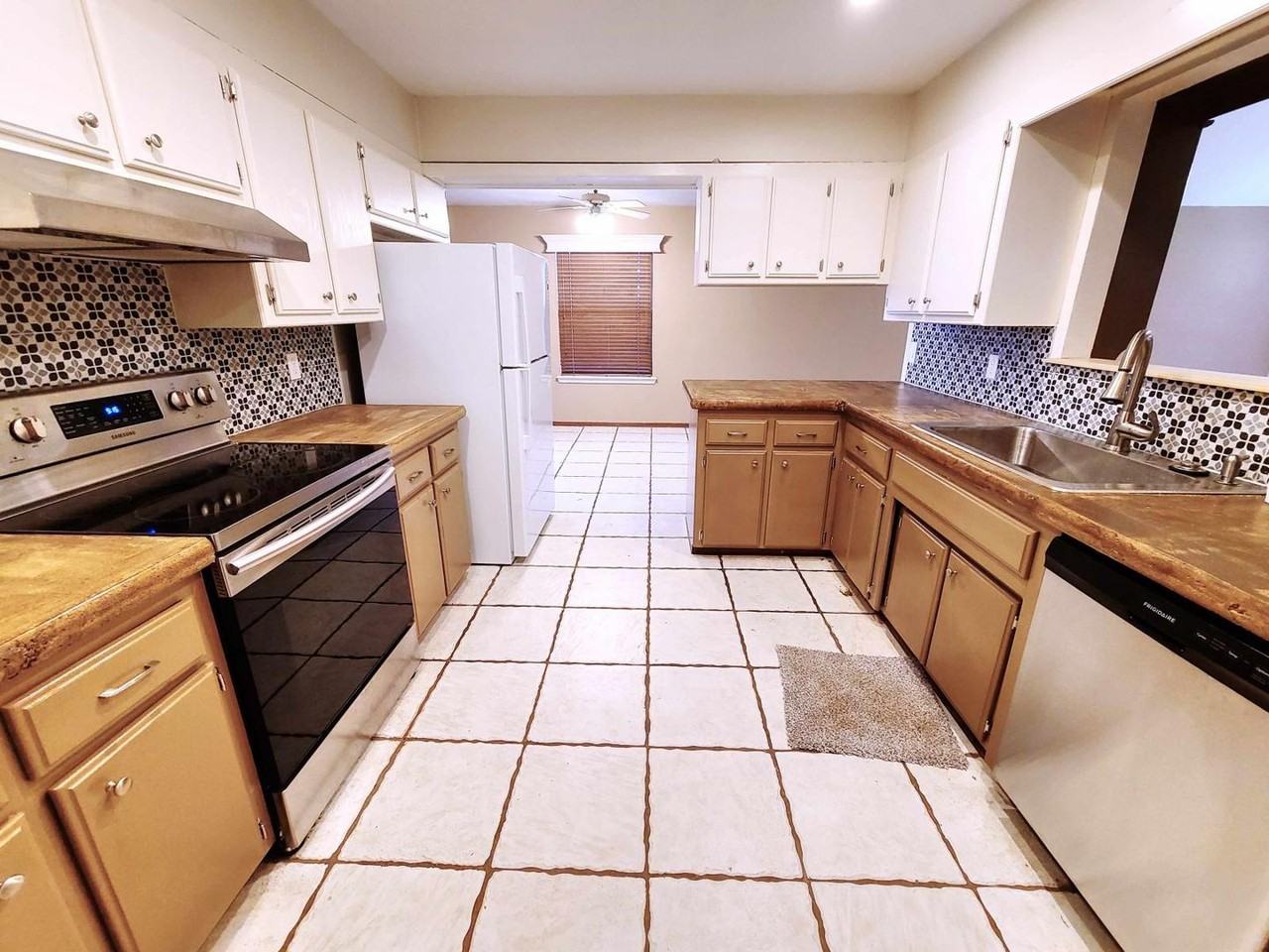 10413 Glascow Dr - Photo 7 of 21