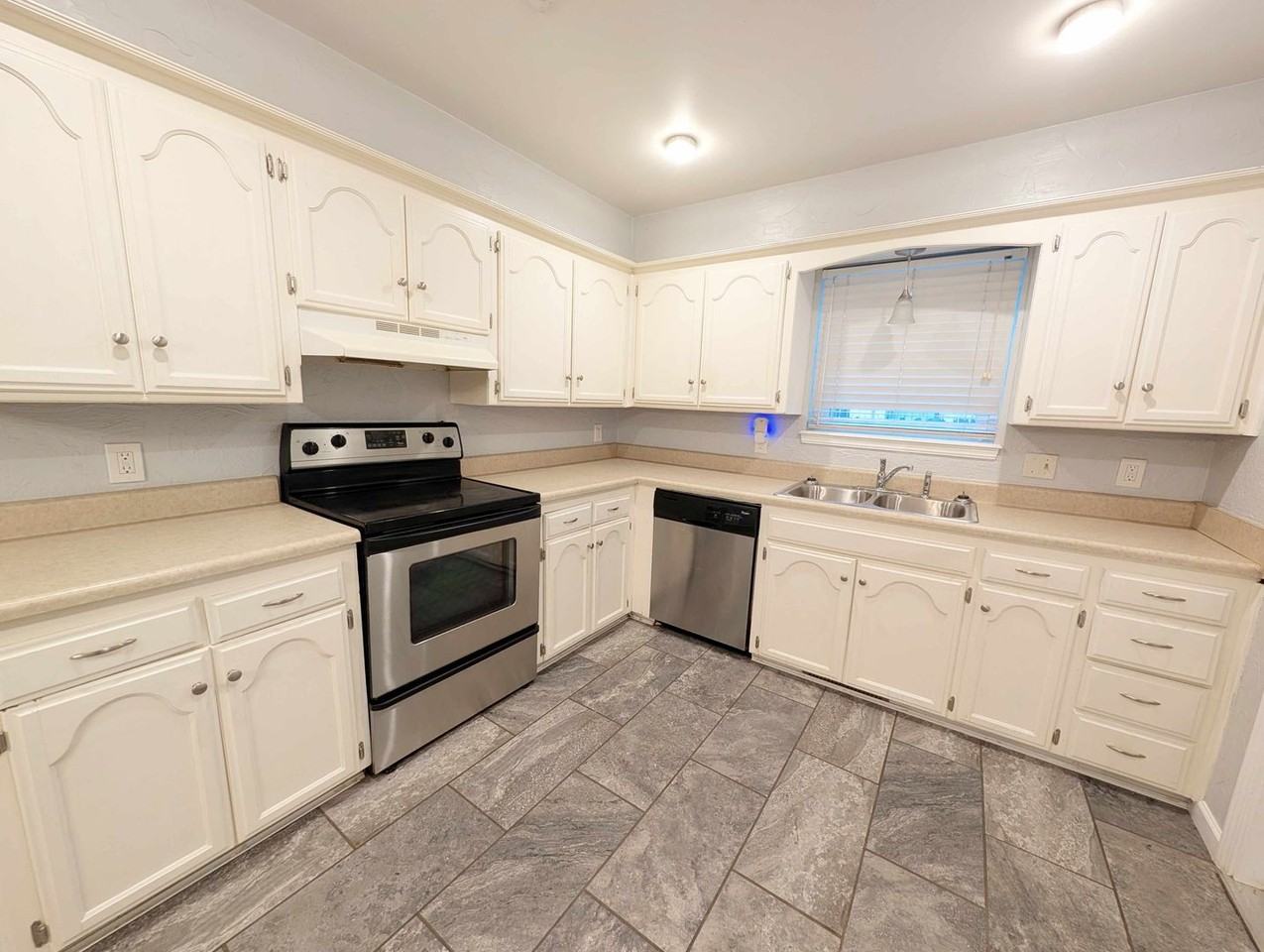 2412 Se 51st St - Photo 5 of 13