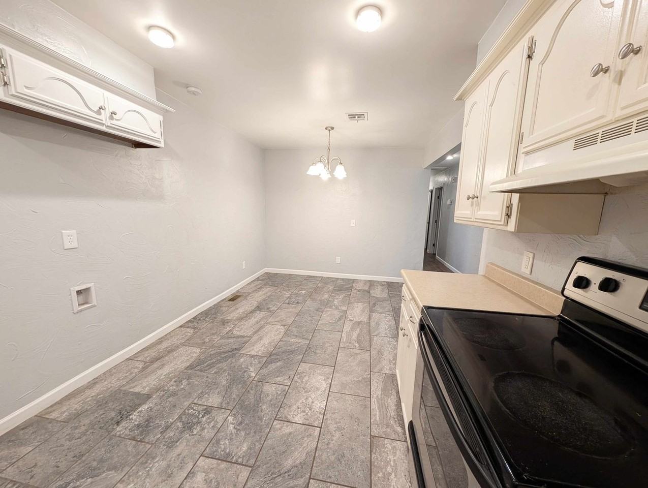 2412 Se 51st St - Photo 6 of 13