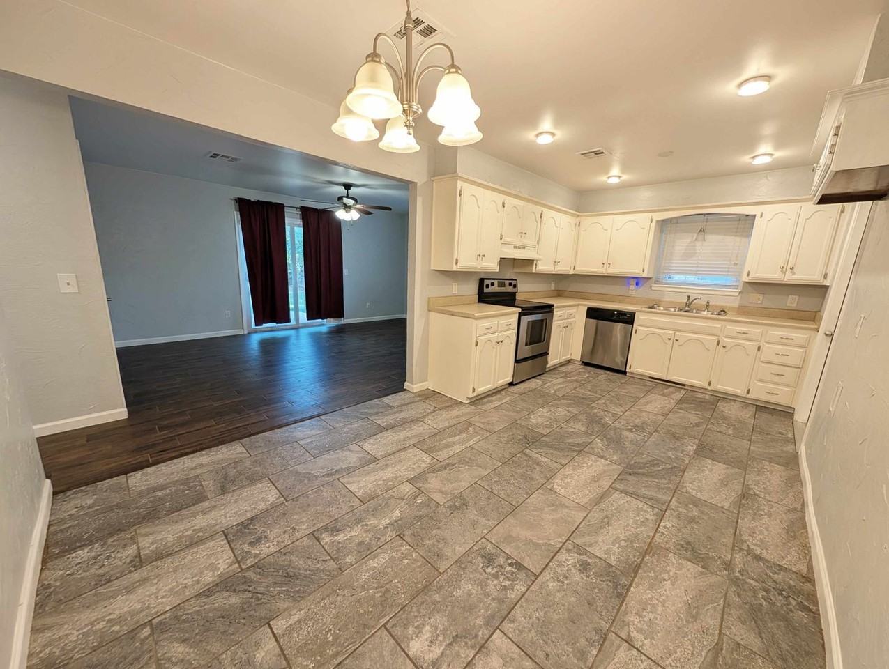 2412 Se 51st St - Photo 7 of 13