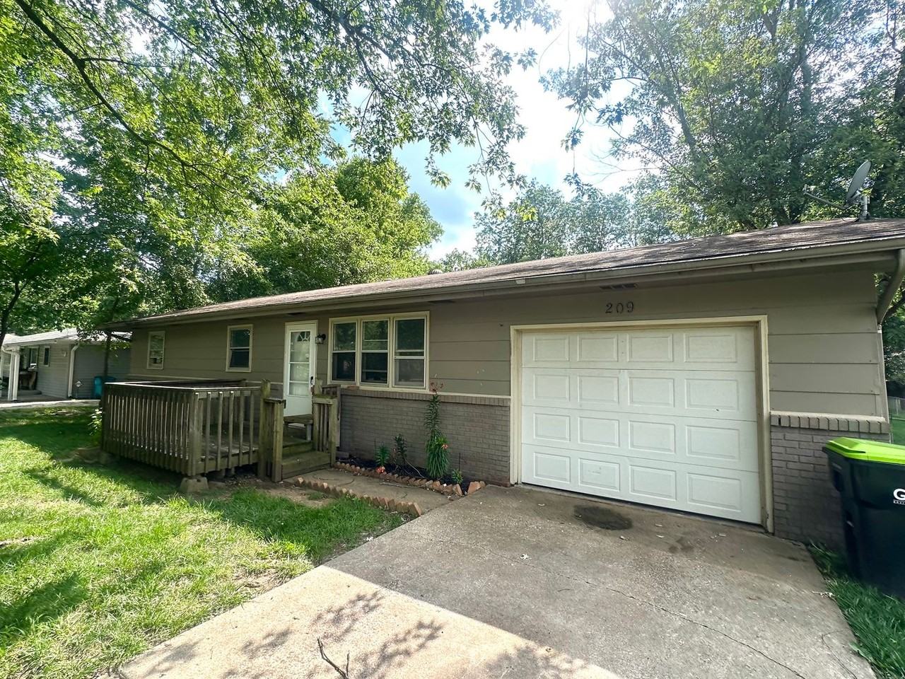 209 S Dale Ave - Photo 2 of 3