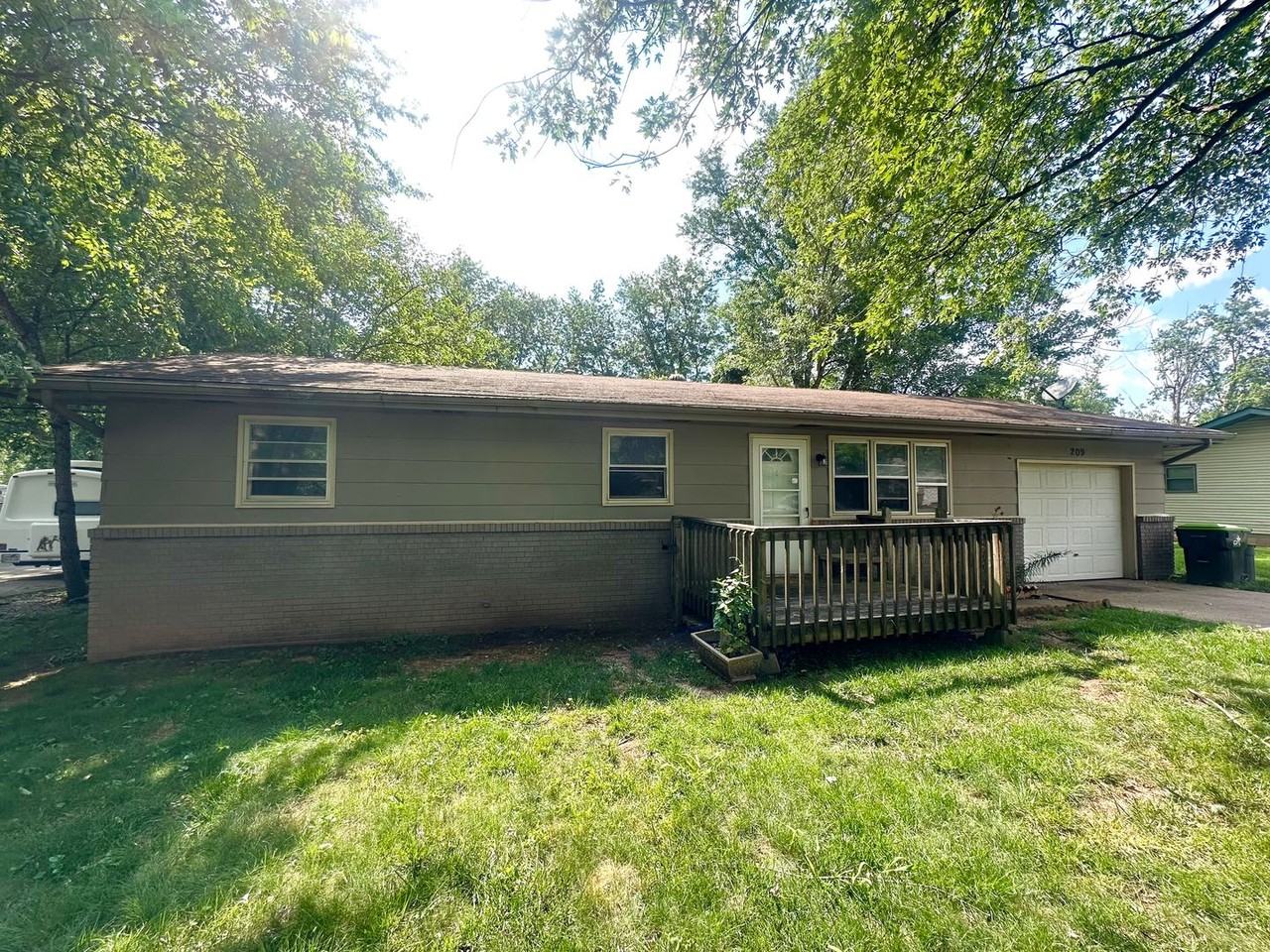 209 S Dale Ave - Photo 3 of 3