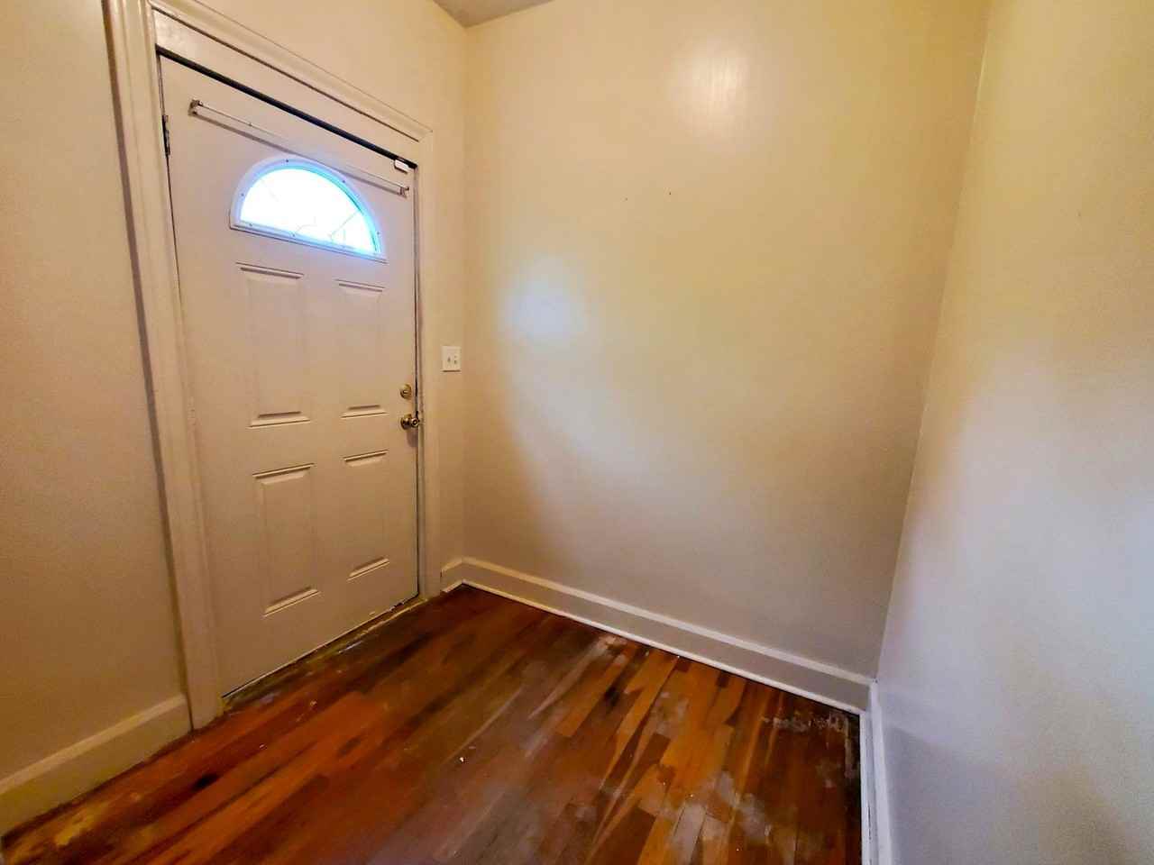 2021 Wignall Ave - Photo 2 of 17