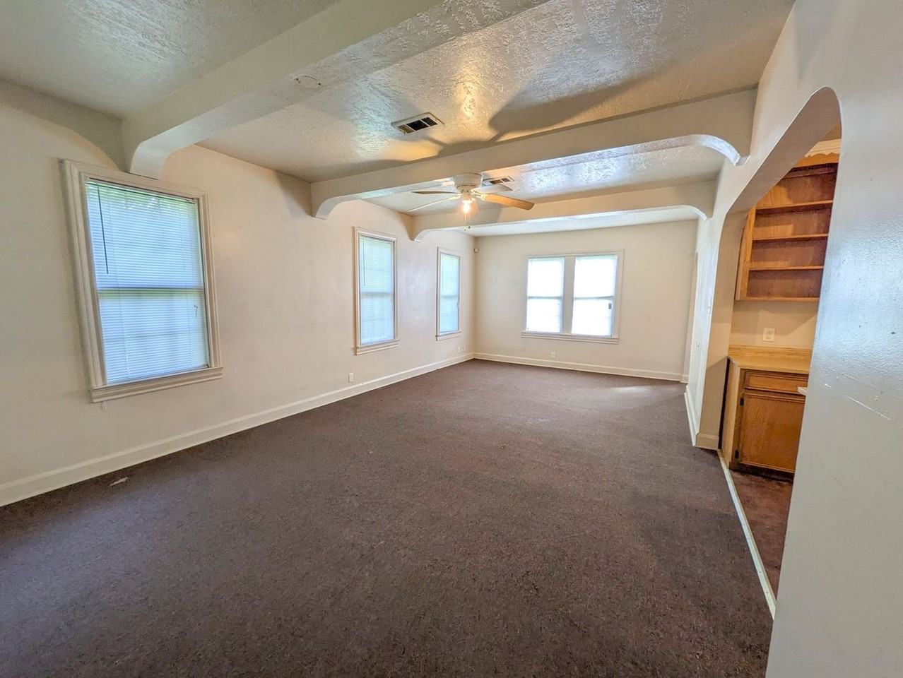 2021 Wignall Ave - Photo 3 of 17
