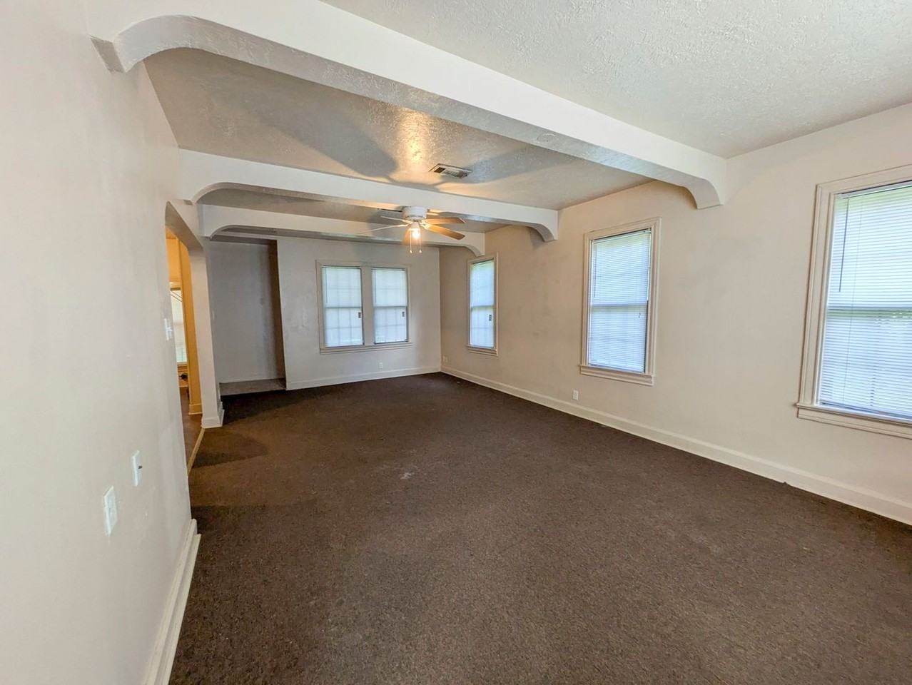 2021 Wignall Ave - Photo 4 of 17