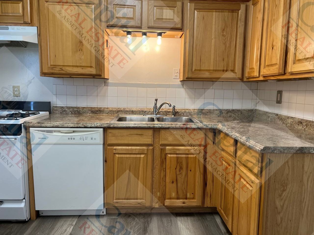 3433 Nw 27th St - Photo 6 of 26