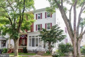 featured image of 34 S Clinton St
