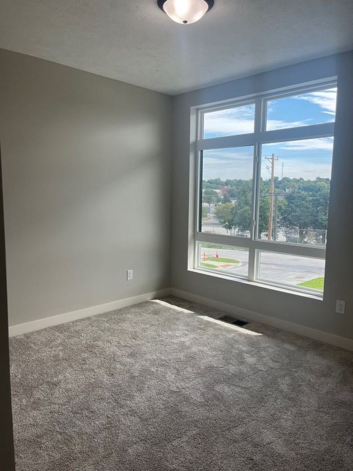 626 N 46th St - Photo 5 of 12