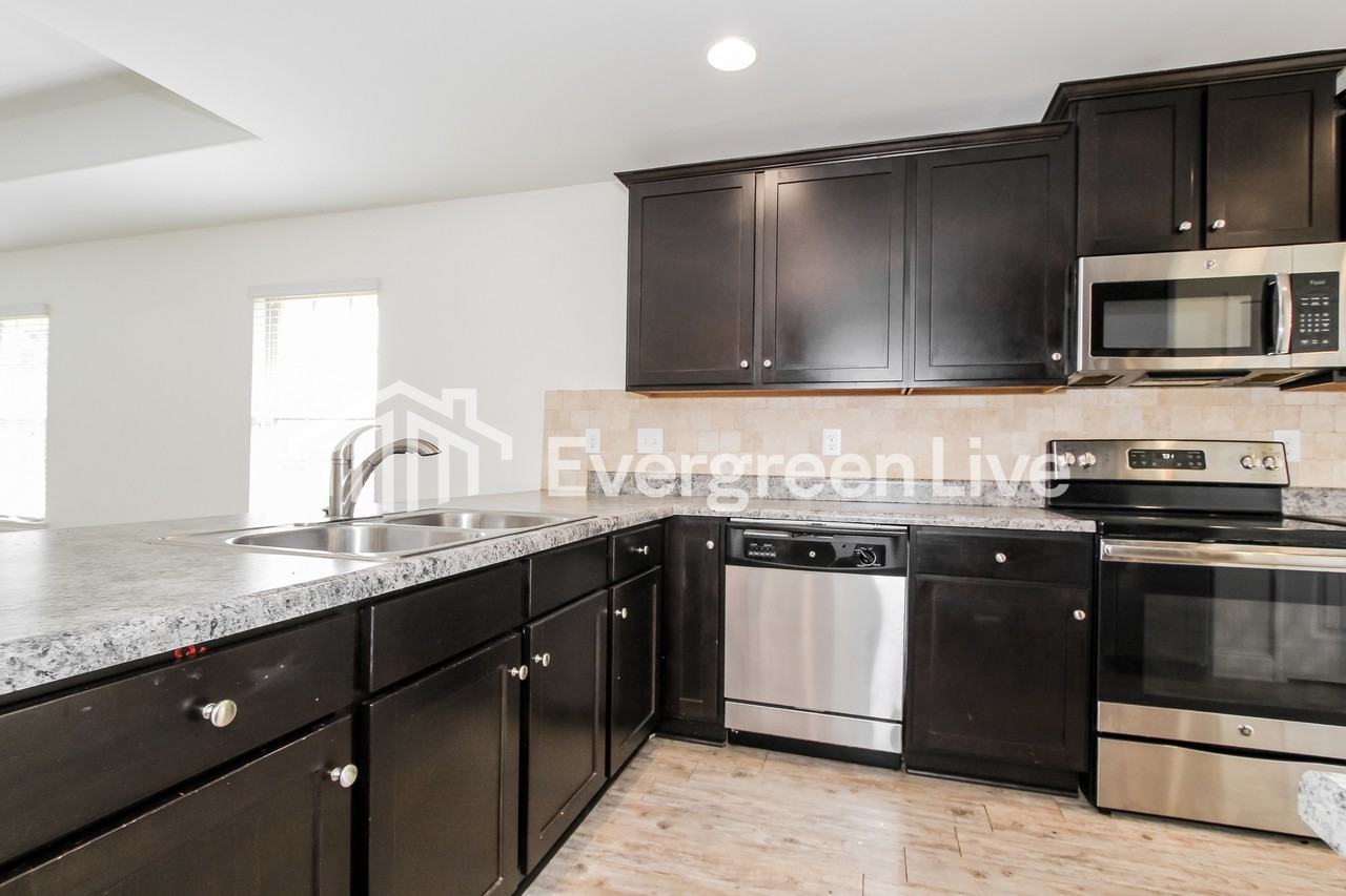 6821 Oaklawn Ln - Photo 6 of 14
