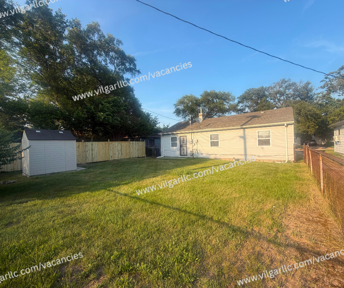 712 Taney St - Photo 2 of 20