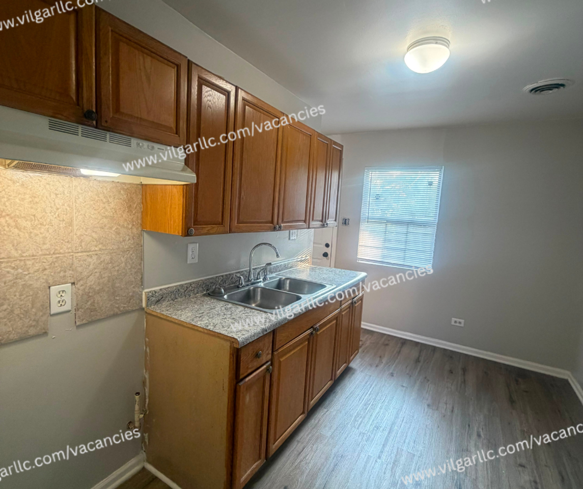 712 Taney St - Photo 4 of 20