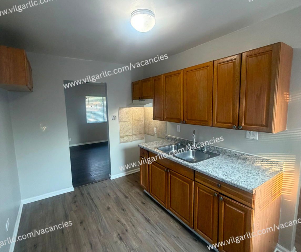 712 Taney St - Photo 5 of 20