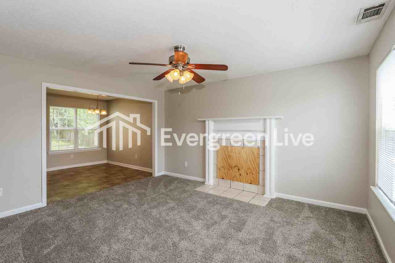 141 Hammond Place Cir - Photo 2 of 15