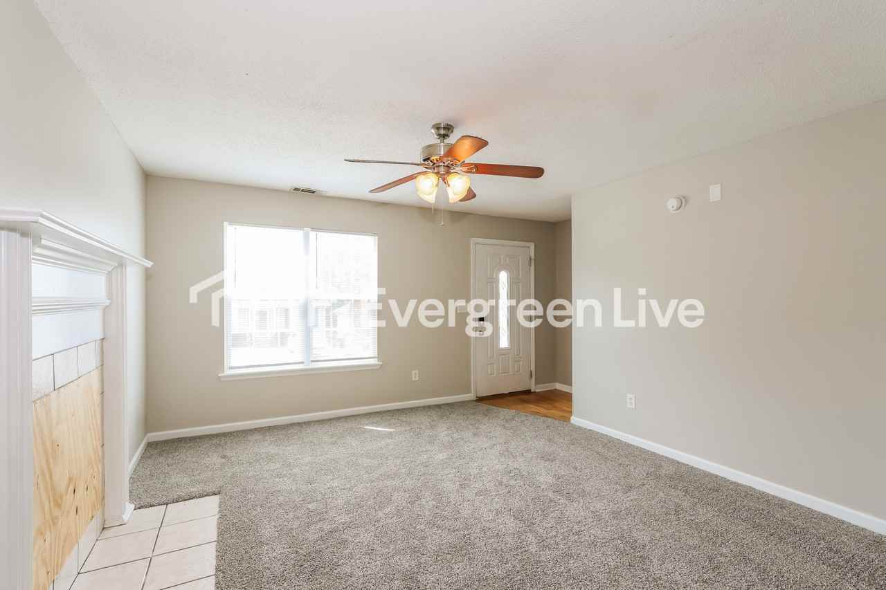 141 Hammond Place Cir - Photo 3 of 15