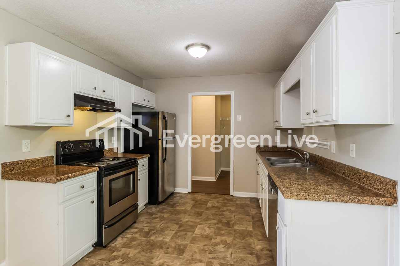 141 Hammond Place Cir - Photo 4 of 15