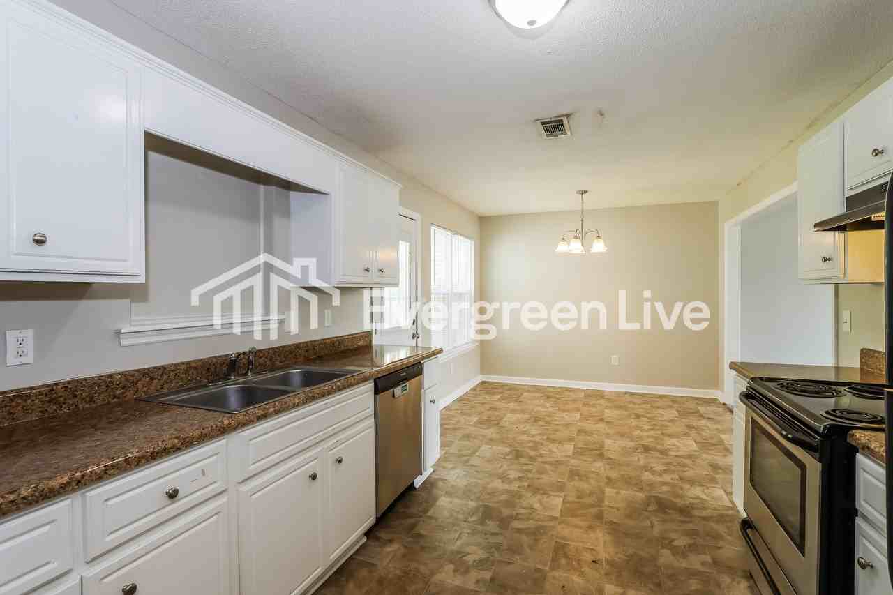 141 Hammond Place Cir - Photo 5 of 15