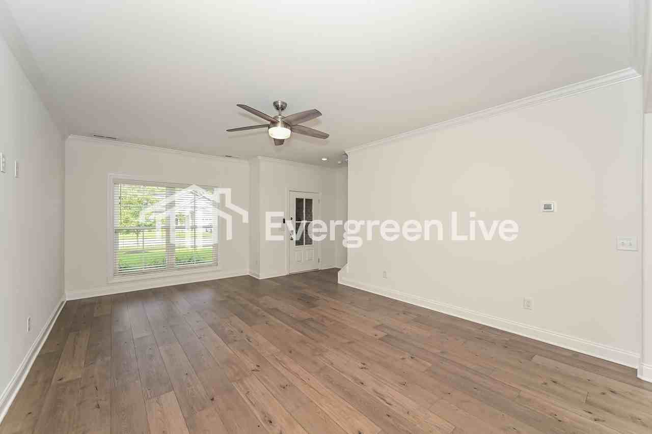 242 Centennial Dr - Photo 2 of 15