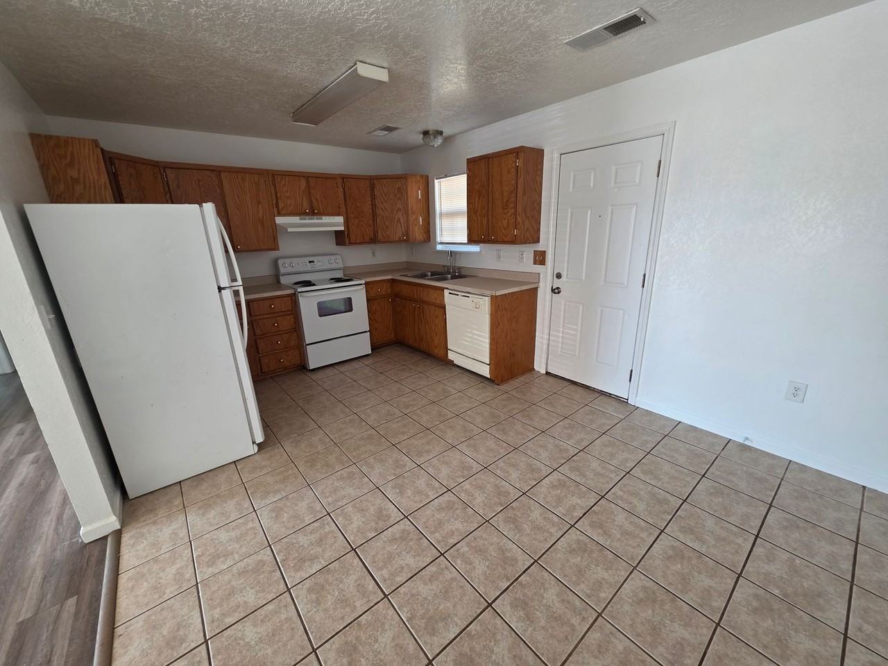 3101 Palm St - Photo 3 of 9