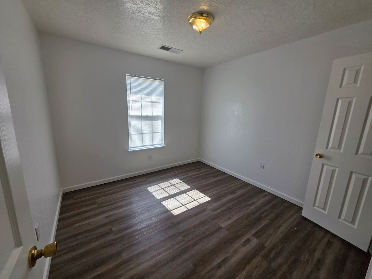 3101 Palm St - Photo 4 of 9