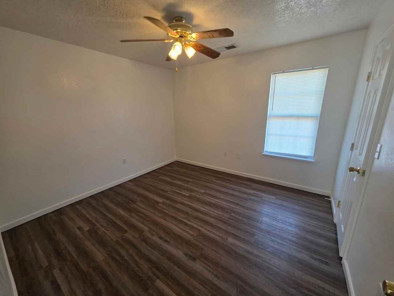 3101 Palm St - Photo 5 of 9