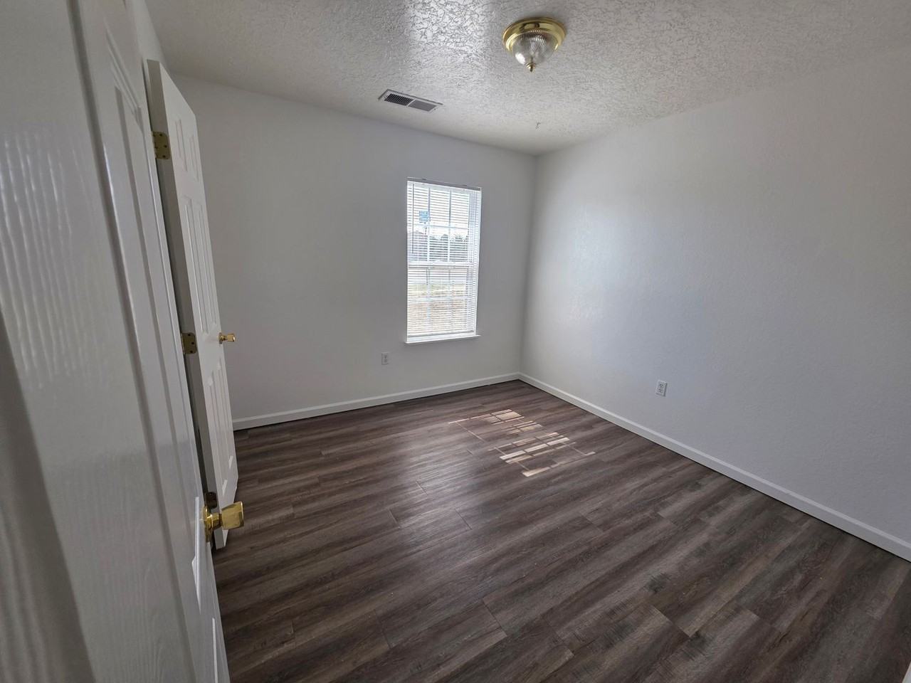 3101 Palm St - Photo 6 of 9