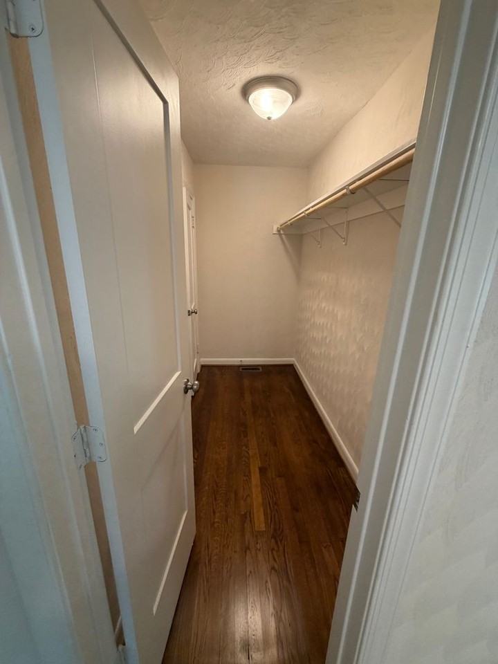1221 Burlington Rd - Photo 5 of 21