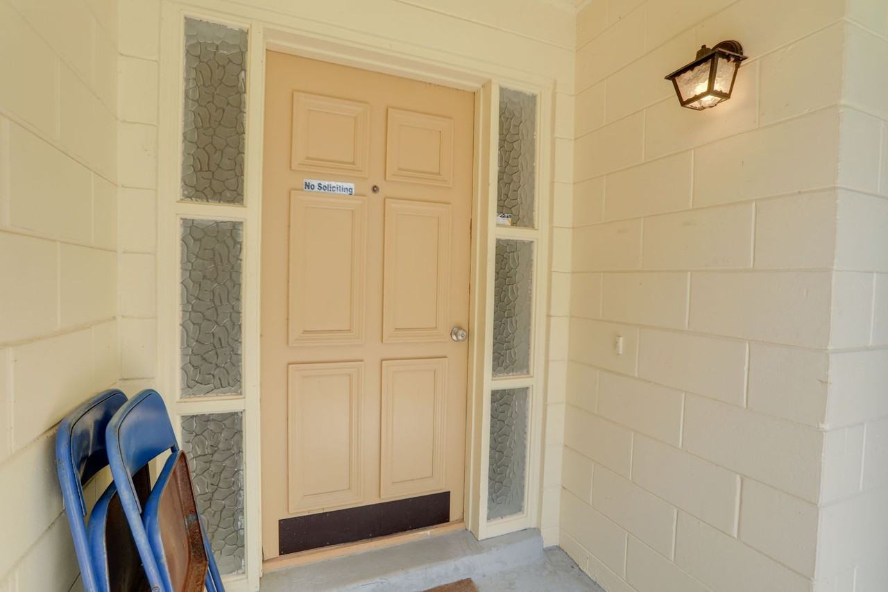3086 Bluebrook Dr - Photo 2 of 20