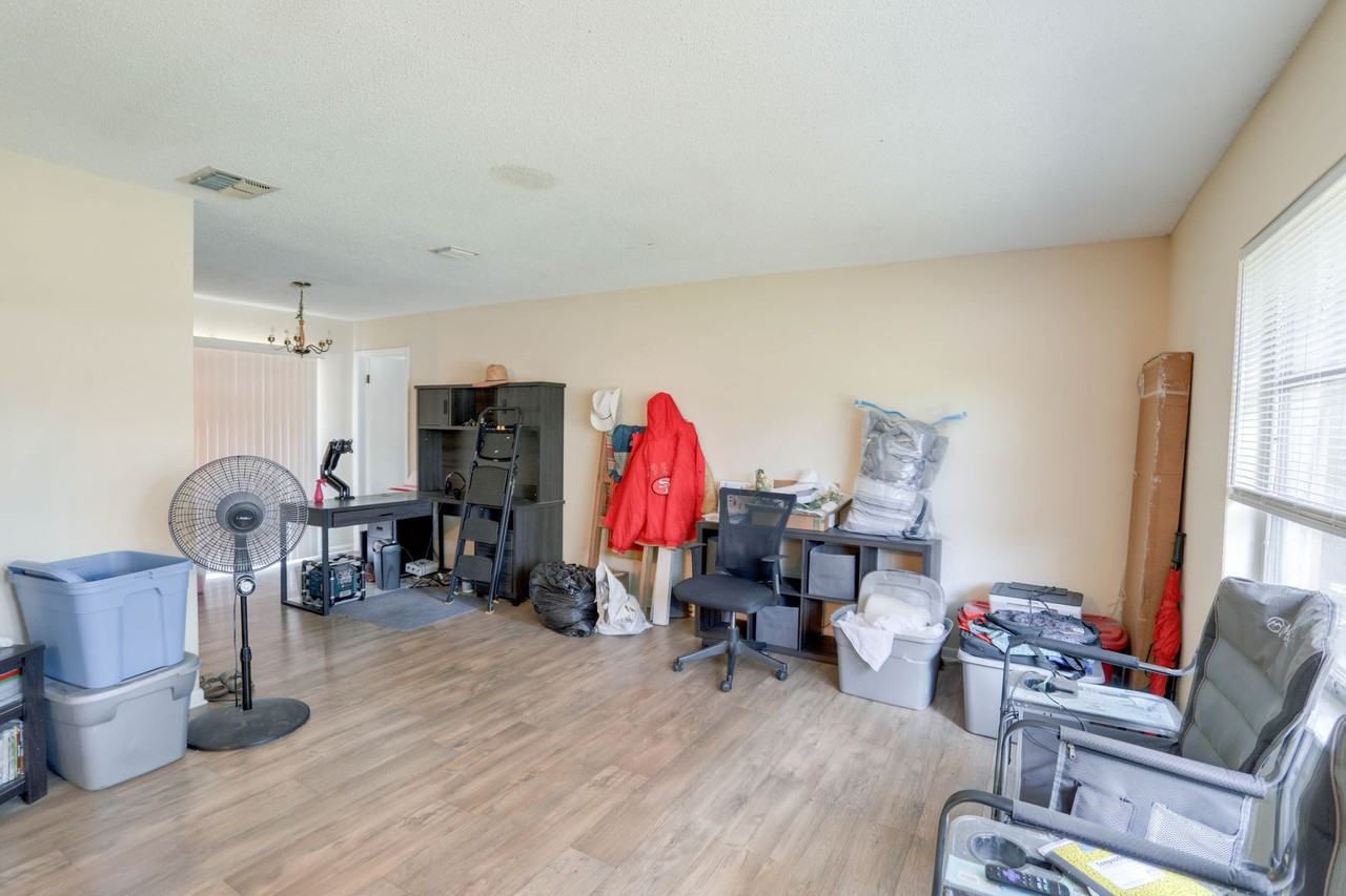3086 Bluebrook Dr - Photo 5 of 20