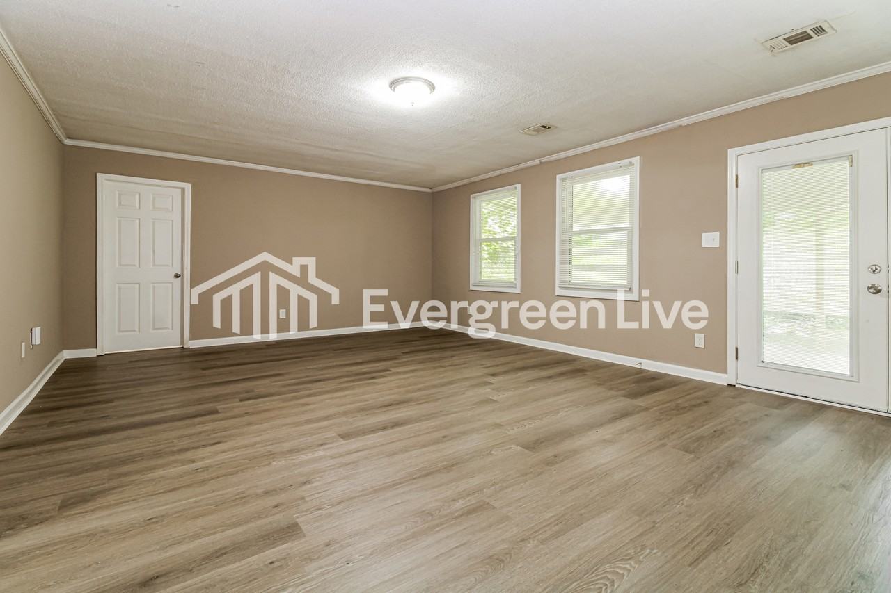 3533 Dundale Rd - Photo 3 of 13