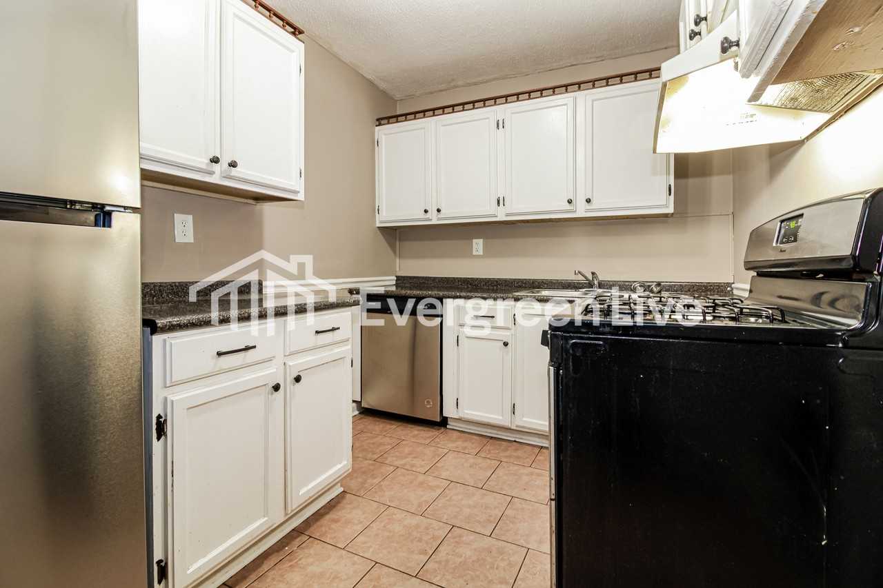 3533 Dundale Rd - Photo 4 of 13