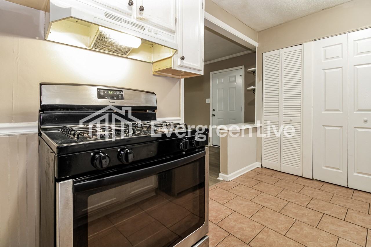 3533 Dundale Rd - Photo 5 of 13