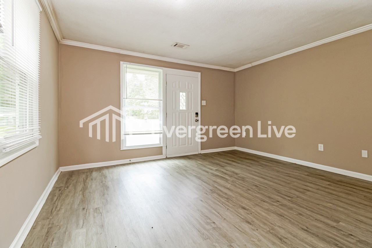 3533 Dundale Rd - Photo 7 of 13