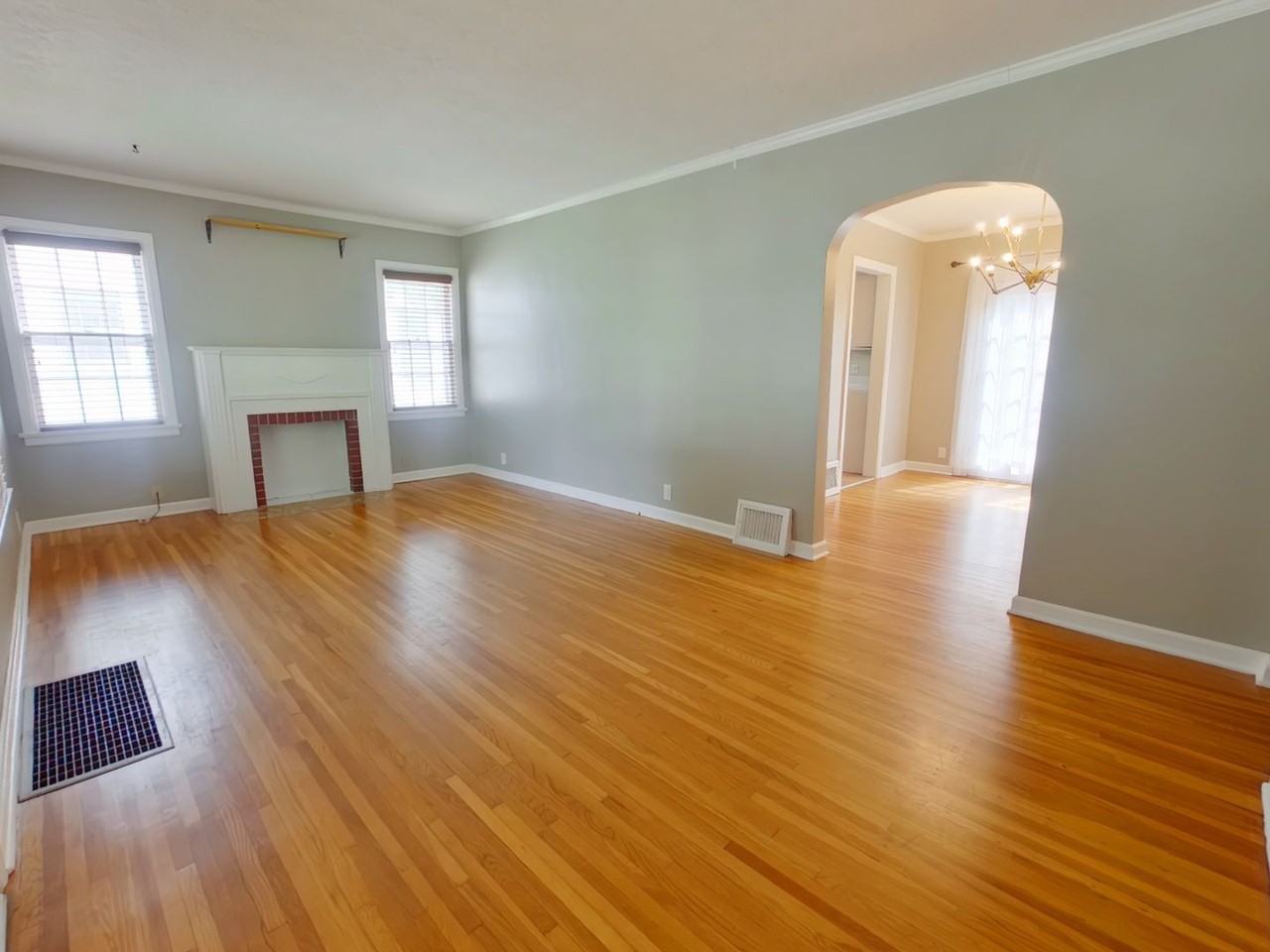 242 S Bleckley Dr - Photo 2 of 12