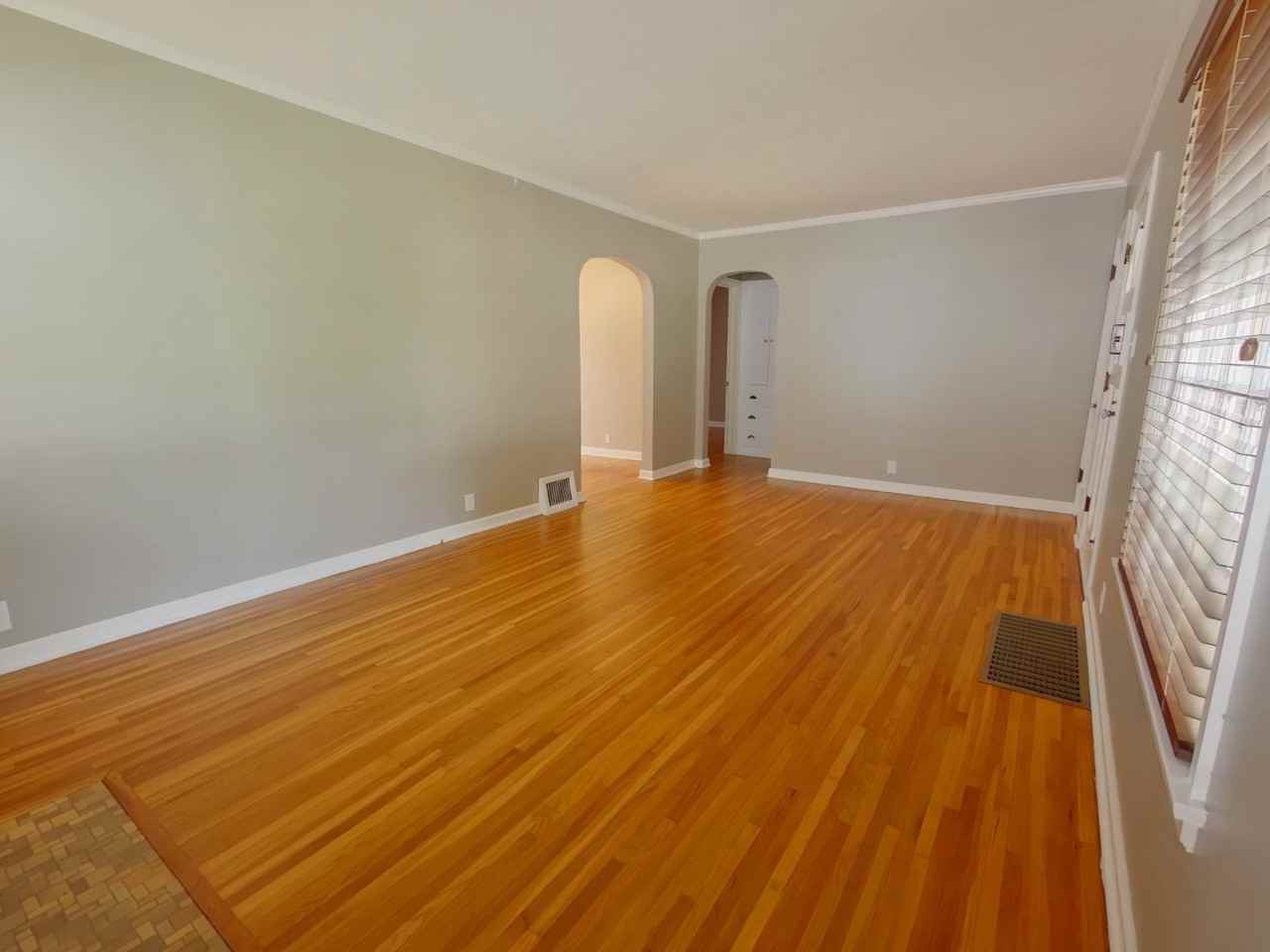 242 S Bleckley Dr - Photo 3 of 12