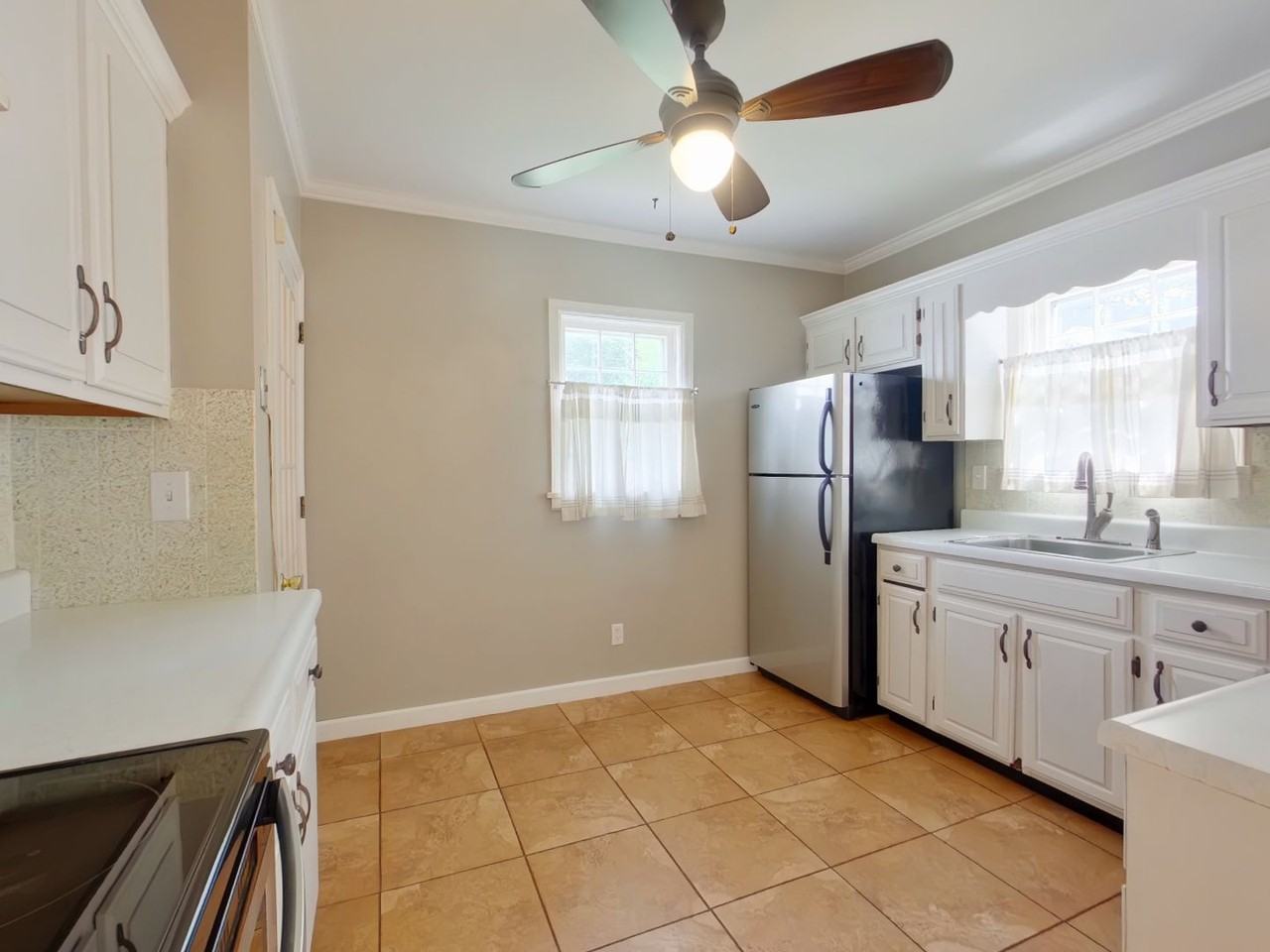 242 S Bleckley Dr - Photo 5 of 12