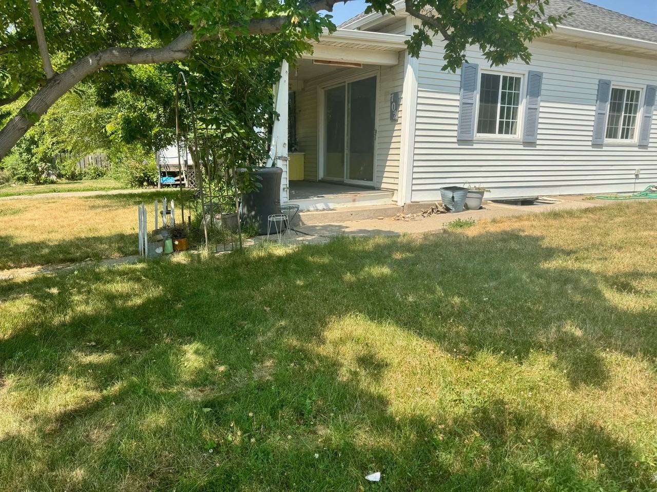 702 W Avenue A