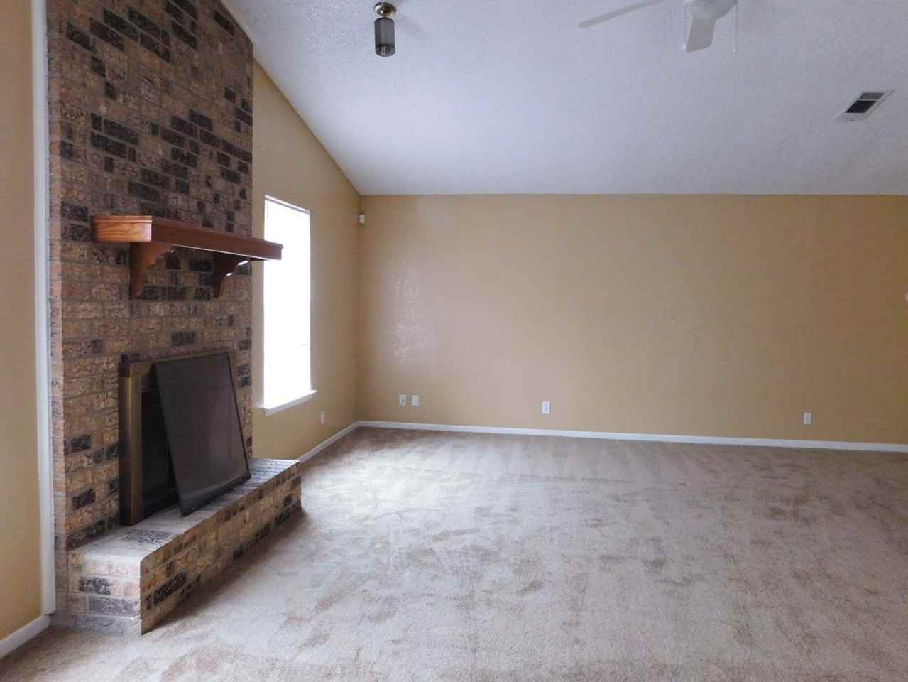 1606 Daude Ave - Photo 4 of 8