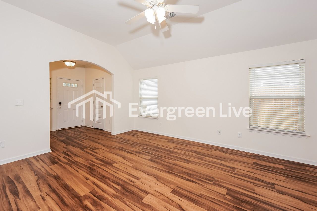 4837 Cove Ln - Photo 4 of 15