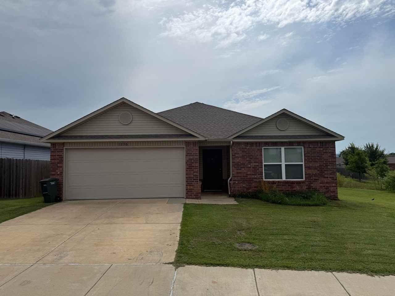 1236 S Nighthawk Ln - Photo 2 of 7