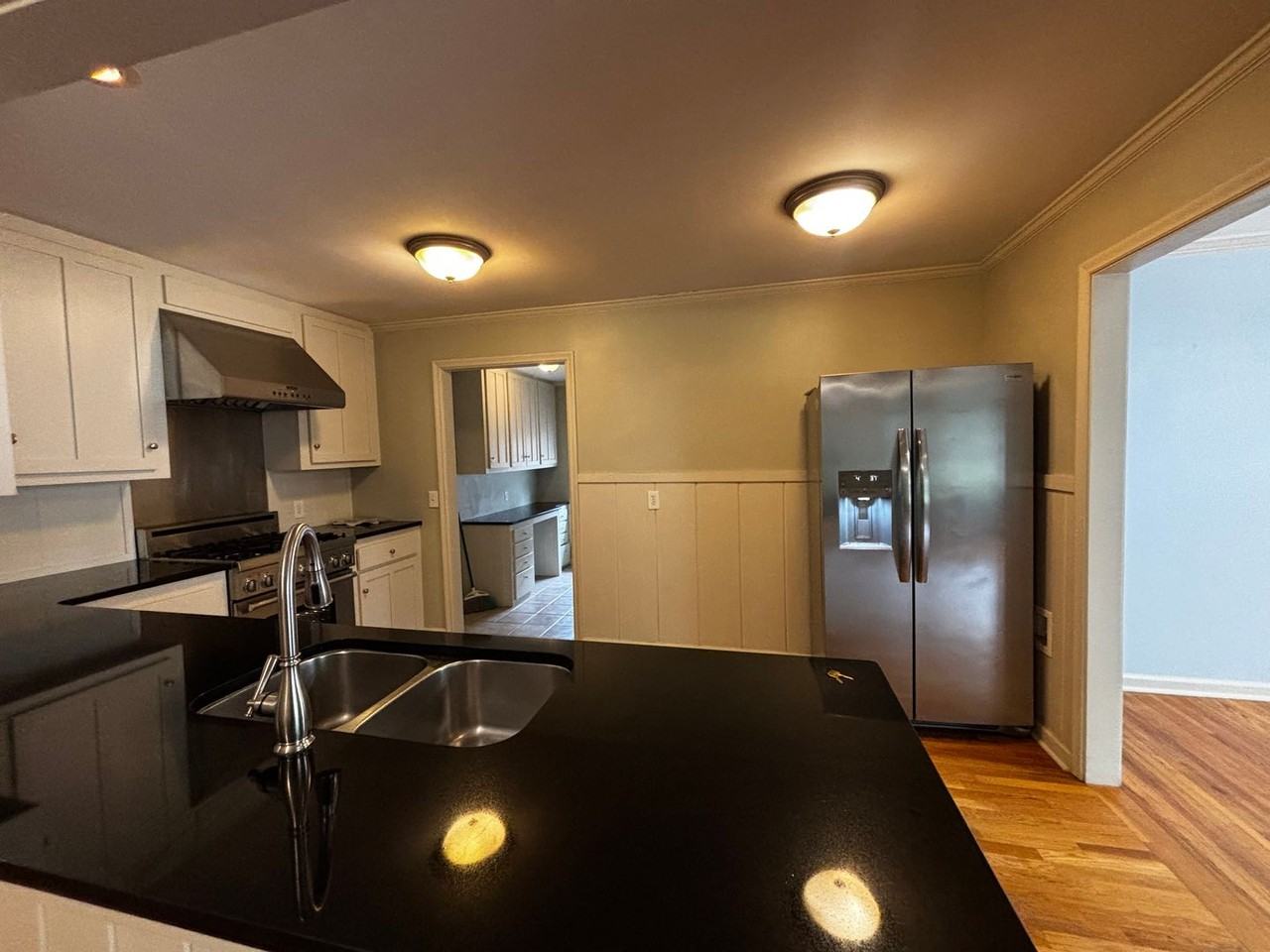 1326 E 32nd Pl - Photo 5 of 45