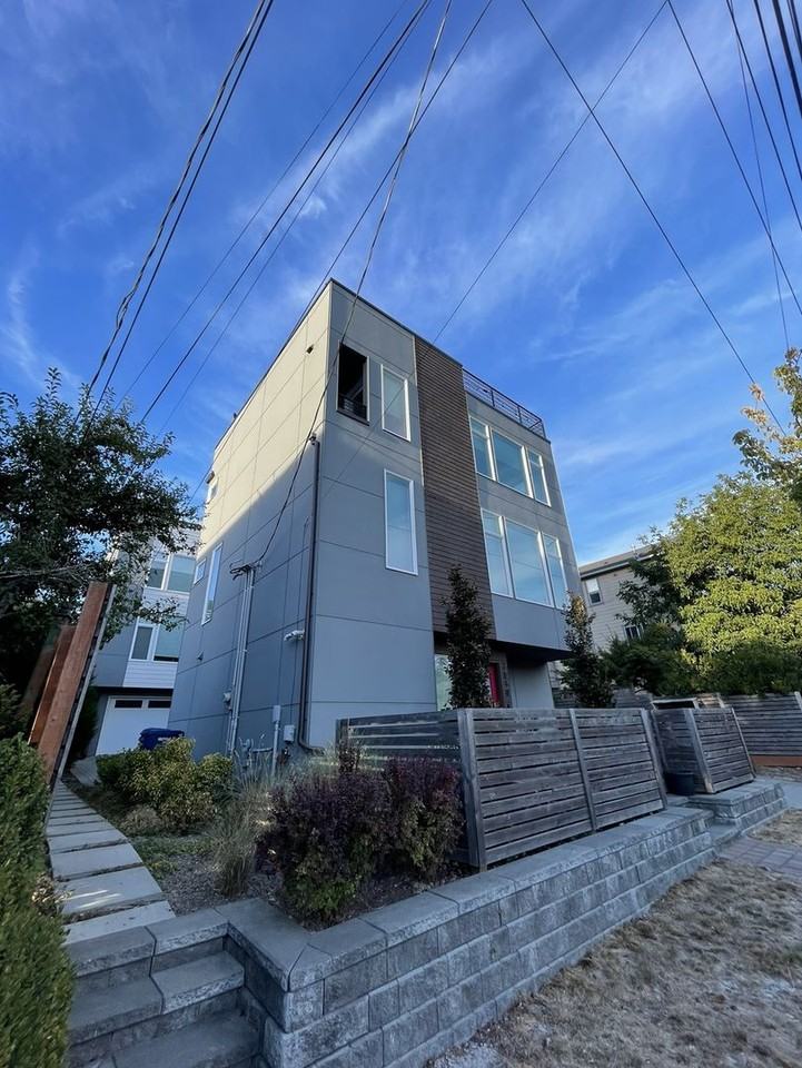 2614 Sw Genesee St - Photo 2 of 31