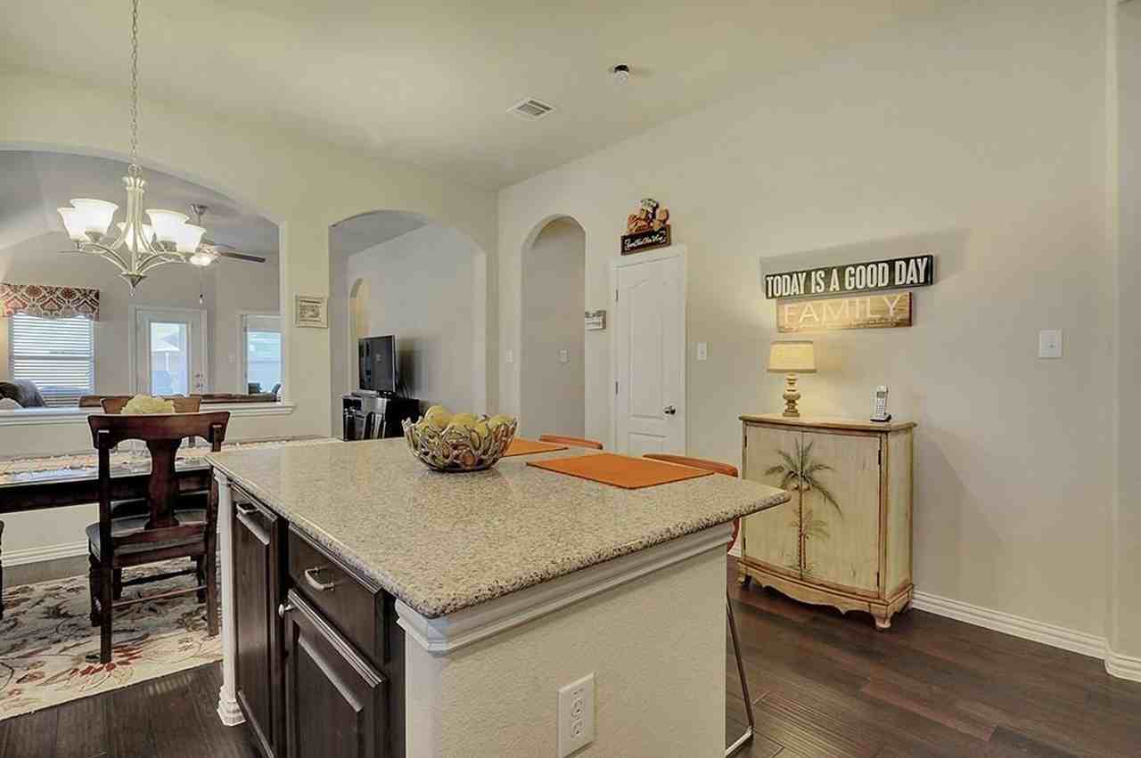 6004 Fremont Dr - Photo 7 of 17