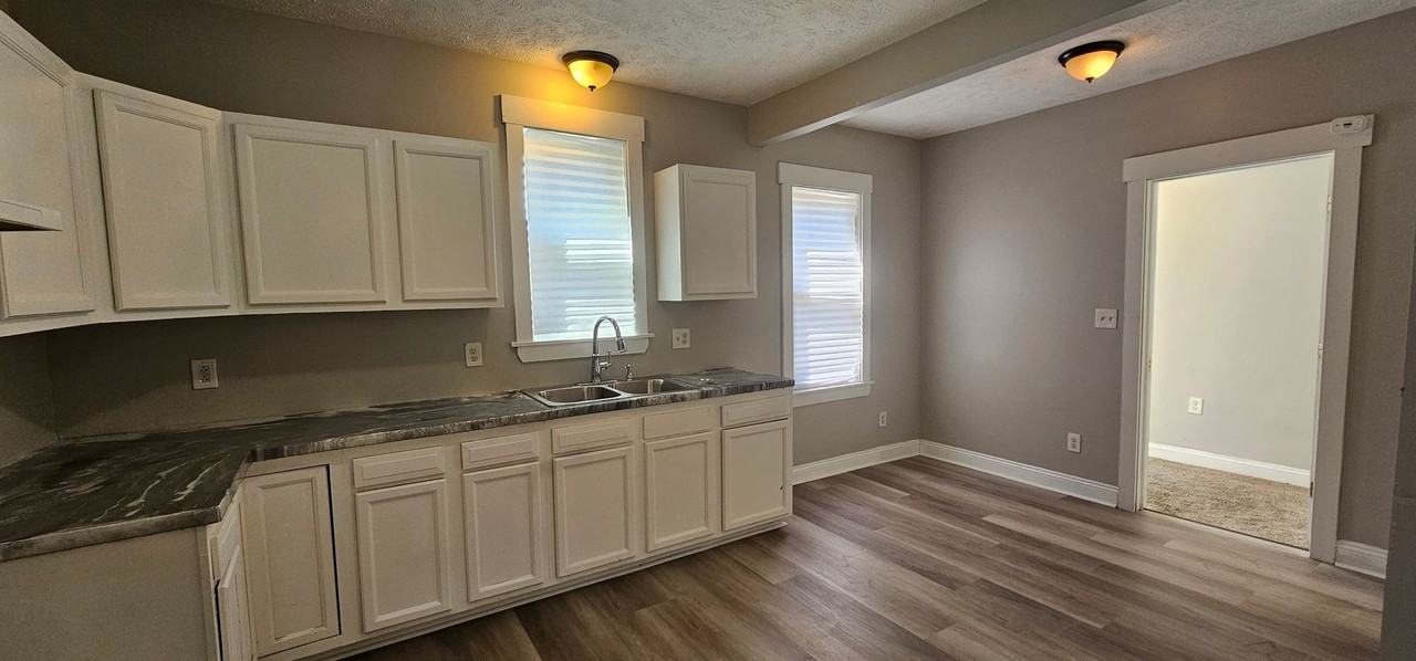 9710 Easton Ave - Photo 5 of 31