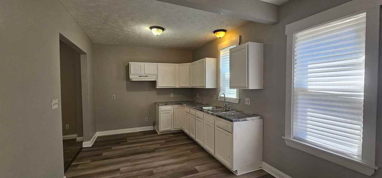 9710 Easton Ave - Photo 6 of 31