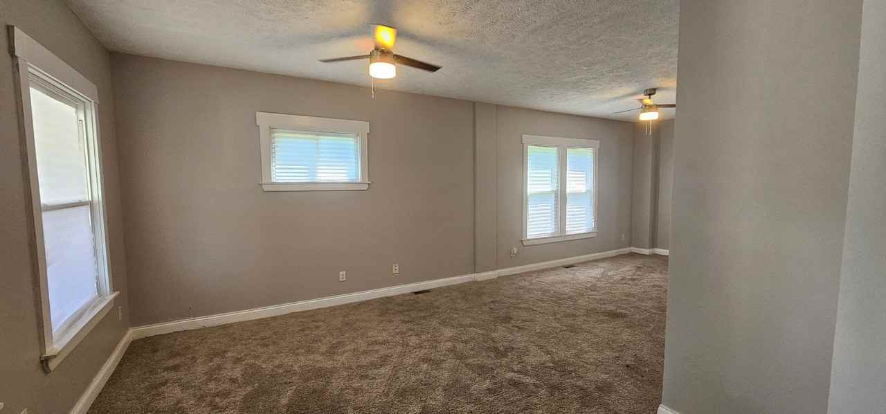 9710 Easton Ave - Photo 7 of 31