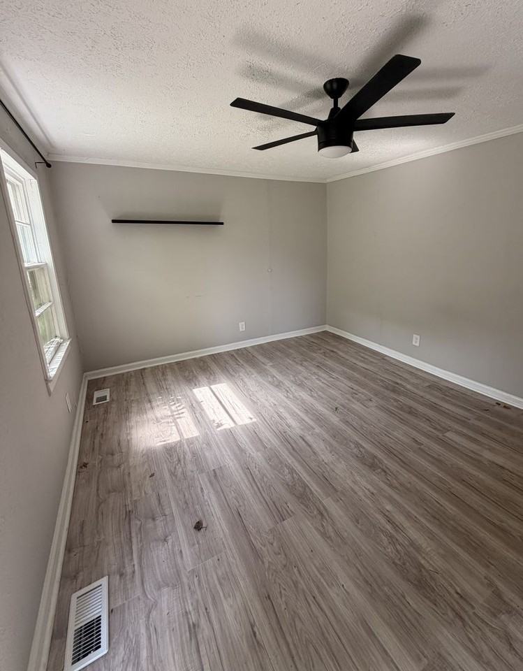 1202 Cline Ave - Photo 3 of 9
